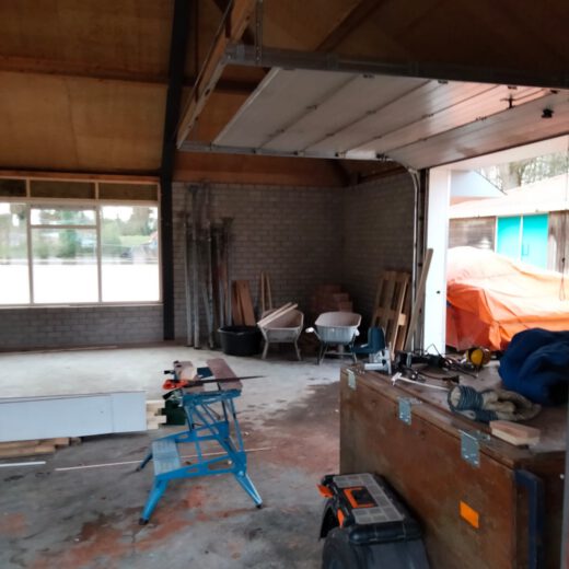 Garagedeur moet nog worden verwijderd.